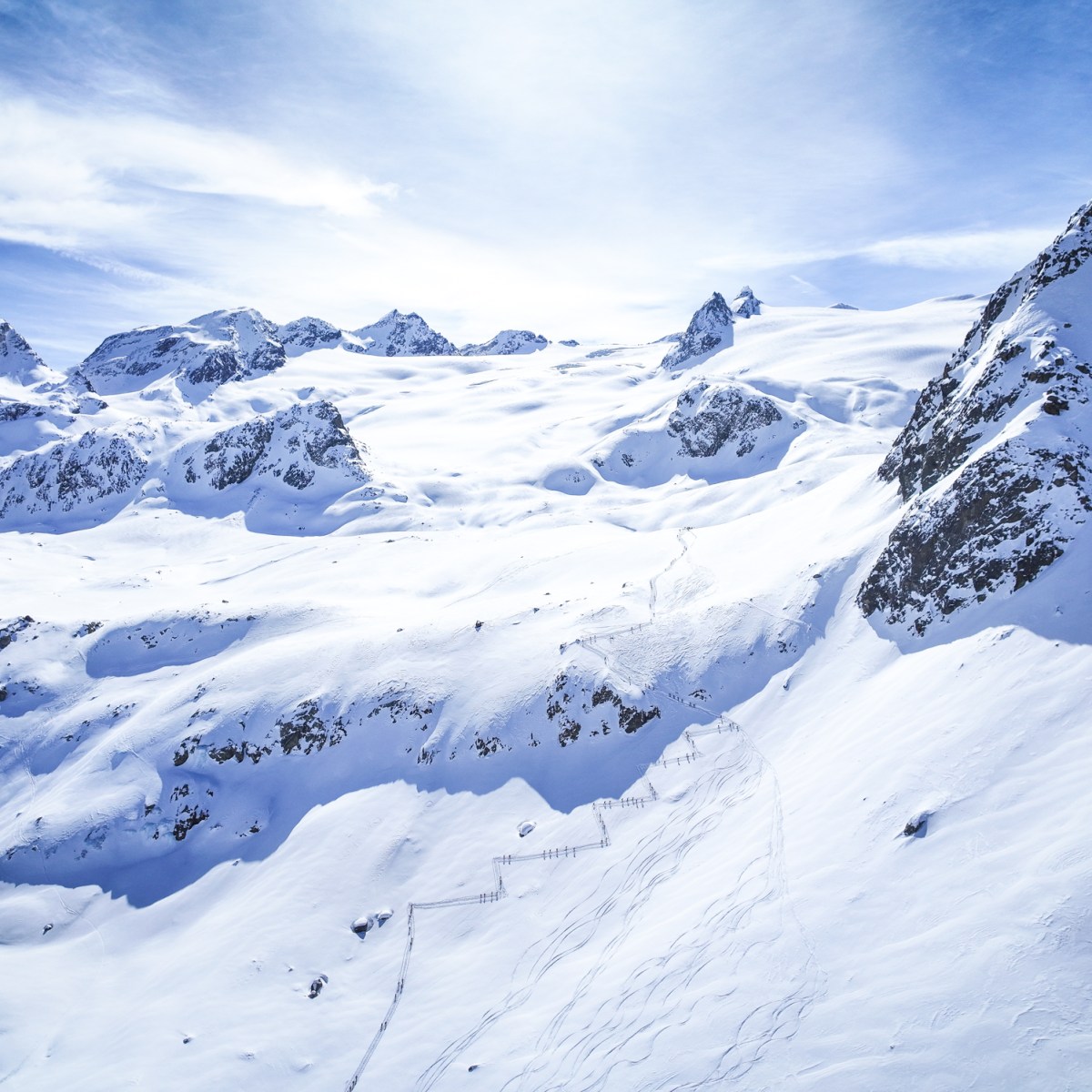 SKI DE MONTAGNE : La première journée du Millet Tour du Rutor Extrême 2026 a été un succès, avec la traversée de 24 km de La Thuile à Valgrisenche.